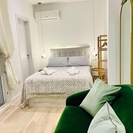 Apartament New Luxurious Studio With Patio/Center Malaga Zewnętrze zdjęcie
