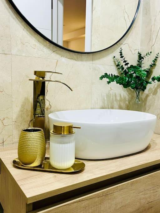 Apartament New Luxurious Studio With Patio/Center Malaga Zewnętrze zdjęcie