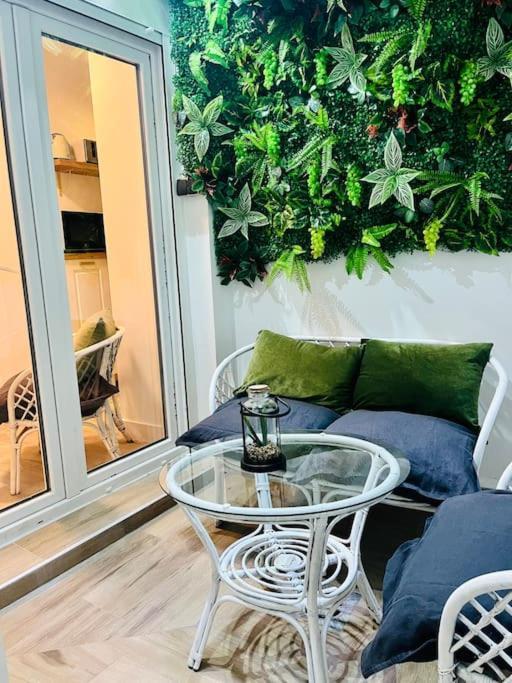 Apartament New Luxurious Studio With Patio/Center Malaga Zewnętrze zdjęcie